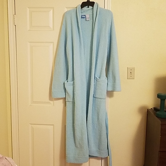 Robe - Picture 2 of 3